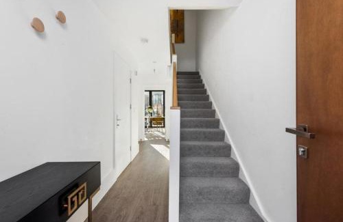 Whittington Casa | Amazing new built townhouse with garden in London