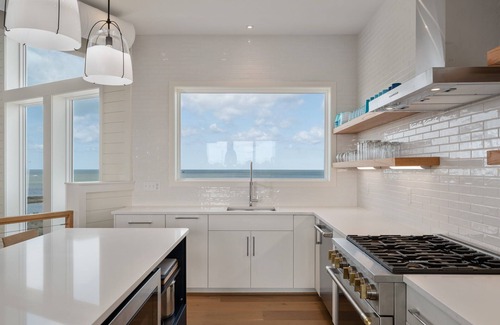 Salvo Casa | Amazing Newly Built Modern Home w/ Saltwater Pool - Simply the best!