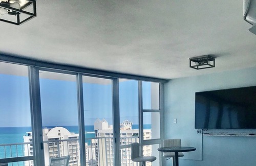 Condado Apartamento | Amazing Ocean front View Studio on 23rd floor with Balcony & Free Wi-fi access