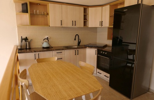 Elqosh Apartamento | Amazing Ocean View: Beachfront-Entire Apartment