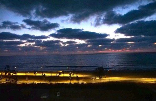 Elqosh Apartamento | Amazing Ocean View: Beachfront-Entire Apartment
