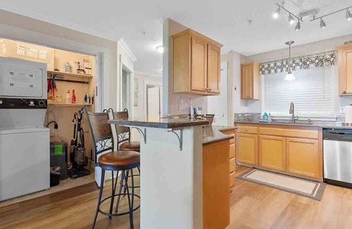 Seaview Condominio | Amazing Ocean View, Pets Ok, Relaxing, Steps to beach (SeaLaView)