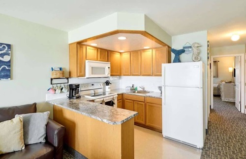 Logsden Condominio | Amazing Ocean View Suite - Sleeps Six - Pool Access & Hot Tub!