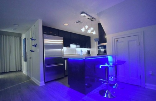 Provincetown Condominio | CHIC OCEAN VIEW WEST END PENTHOUSE (THE SANDPIPER) (SOLO REMODELADO)