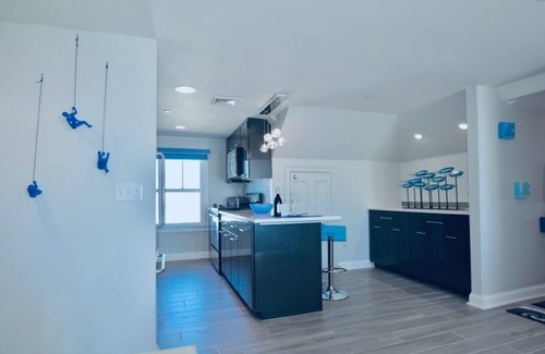Provincetown Condominio | CHIC OCEAN VIEW WEST END PENTHOUSE (THE SANDPIPER) (SOLO REMODELADO)