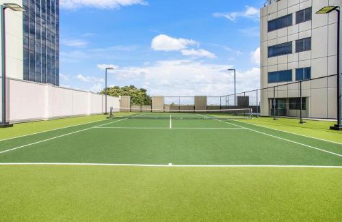 Takapuna Apartamento | Amazing Ocean Views 1BR w Rooftop Pool Gym Tennis