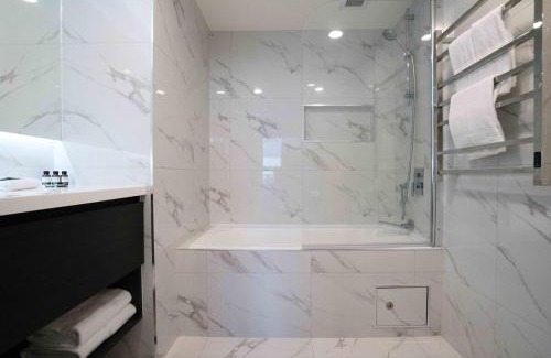 Takapuna Apartamento | Amazing Ocean Views 1BR w Rooftop Pool Gym Tennis
