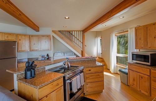 Shelter Cove Condominio | Amazing Oceanview! Private Hot Tub! Oceanfront! Shelter Cove, CA