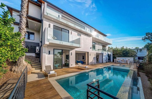 Pacific Palisades Casa | Amazing Palisades contemporary masterpiece!