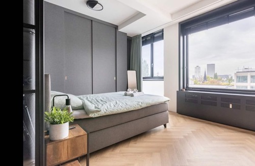 Stadsdriehoek Apartamento | Amazing Penthouse Apartment with Incredible Roof top Padio Views