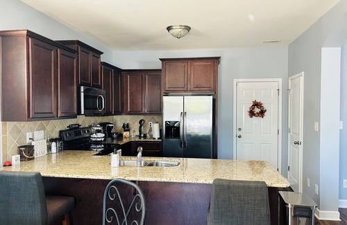 South View Casa | 🤩Amazing Pool🏖️-Fire Pit🔥 - Cozy Backyard 🫶- 20 min to Fort Bragg!