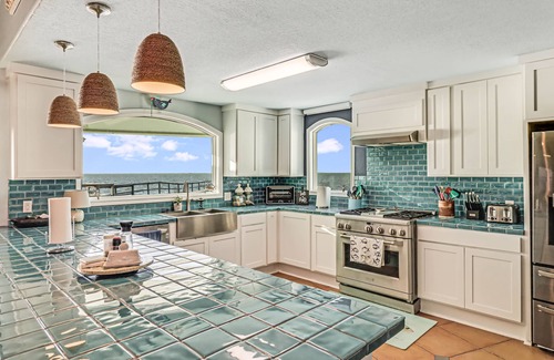 Rockport Casa | Amazing Pool, Hottub, Pier, Palaypa, Fire pit and BBQ Area!