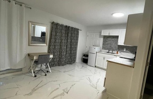 Greater Northdale Casa | Amazing private home stay bedroom with kitchen