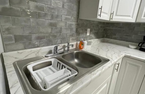 Greater Northdale Casa | Amazing private home stay bedroom with kitchen