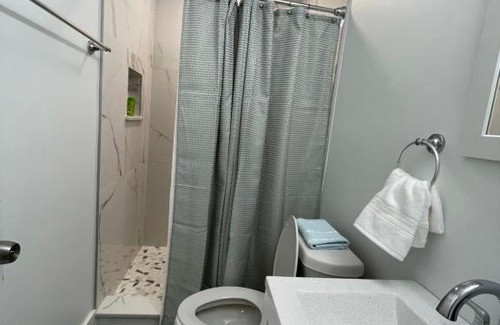 Greater Northdale Casa | Amazing private home stay bedroom with kitchen