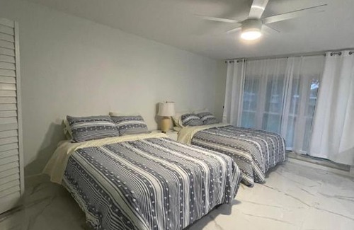 Greater Northdale Casa | Amazing private home stay bedroom with kitchen