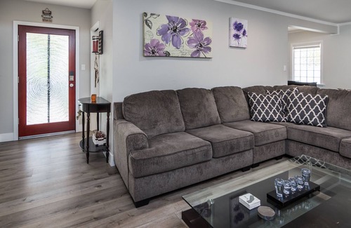 Winnetka Casa | Amazing Private house with POOL& 3 bedrooms in the heart of LA