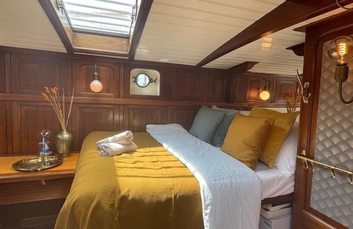 Amsterdam East Alquiler De Eote | AMAZING PRIVATE LUXURY BOAT ACCOMMODATION