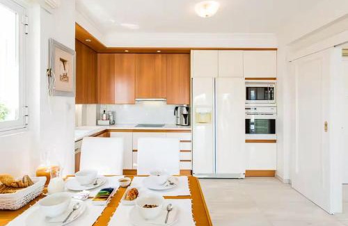 Vouliagmeni Casa | Amazing private rooftop terrace!