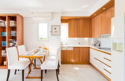Vouliagmeni Casa | Amazing private rooftop terrace!