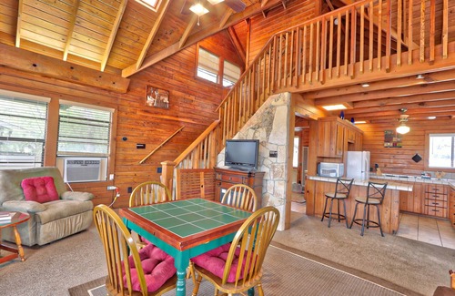 Wimberley Casa | Amazing Ranch Sleeps 42 Plus! Ubicado en 75 acres con piscina y granero