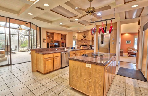 Wimberley Casa | Amazing Ranch Sleeps 42 Plus! Ubicado en 75 acres con piscina y granero