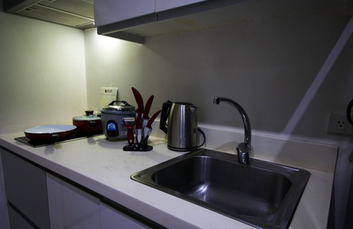 Valenzuela Apartamento | Amazing Romantic view L-pools Gramercy Makati 1212