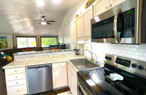 Wilmington Beach Casa | ❤️Amazing Round House - Easy Self Check-In, Just Steps to Beach!