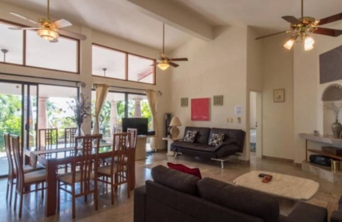 Colonia El Progreso Villa | Cozy & Relaxing Villa Sun Guadalupe