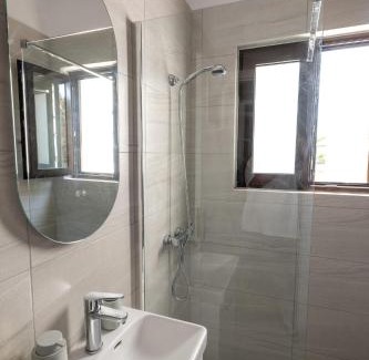 Rafina-Pikermi Apartamento | Amazing Sea View, Rafina Port, Athens Airport, Self-Check-in