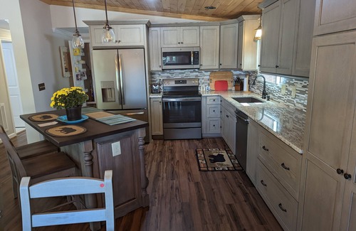 Smith Mountain Lake Casa | Amazing Smith Mountain Lake Home 3 minutes from Mitchell's Marina