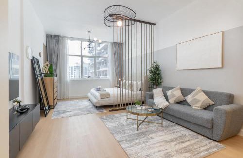 Dubai Sports City Apartamento | Amazing Studio Apartment in Frankfurt, Sports City