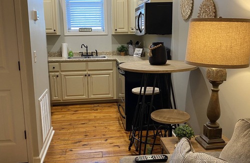 Corinth Apartamento | Amazing Suite nestled in downtown Corinth
