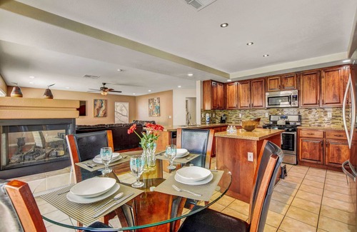 Silverado Ranch Casa | Amazing Summery Retreat~Pool-Spa-BBQ~South Strip