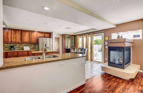 Silverado Ranch Casa | Amazing Summery Retreat~Pool-Spa-BBQ~South Strip