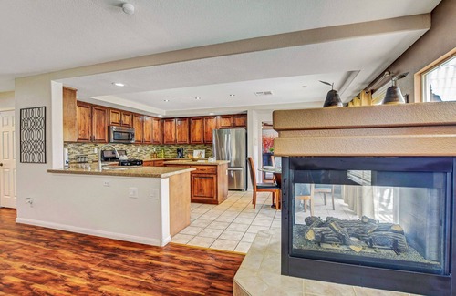 Silverado Ranch Casa | Amazing Summery Retreat~Pool-Spa-BBQ~South Strip