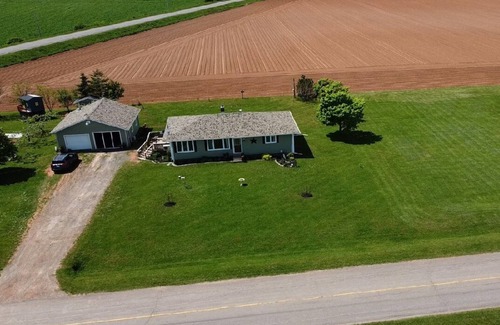 Summerside Casa | Amazing sunrise and sunsets, 10 minute walk to shore of Malpeque Bay.