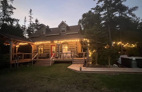 Northern Bruce Peninsula Cabina | Amazing Sunset Beach Cabin