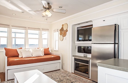 Sandbridge Cabaña | The Retreat at Sandbridge Beach - Casa rodante con encanto en The Ba