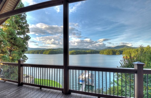 Unaka Cabina | Lake Front Lodge con increíbles vistas al lago y a la montaña ... ¡Cerca de Blue Ridge!