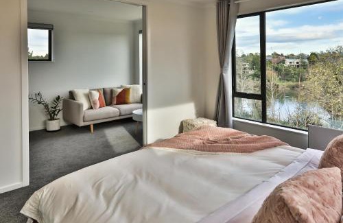 Hamilton Casa | Amazing the Waikato River-View Brand New Villa with 4 bedrooms