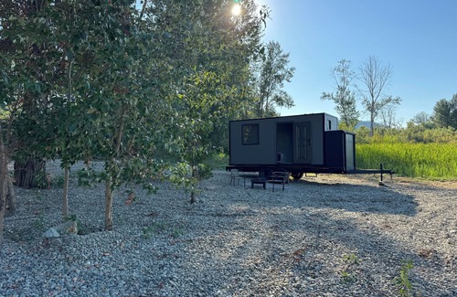 Murphy Casa | Amazing Tiny Home On The Pristine Applgate River In Beautiful Southern Oregon