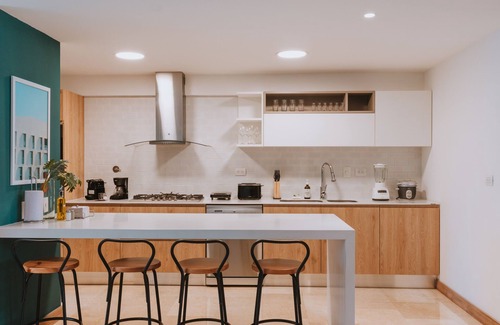 Laureles - Estadio Apartamento | Amazing!TOP FLOOR!1,162ft Apt. 24/7 Front Desk-503