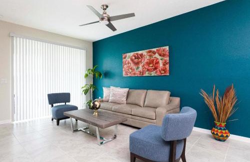 Kissimmee Casa | Amazing Townhome With Lake View At Storey Lake Resort