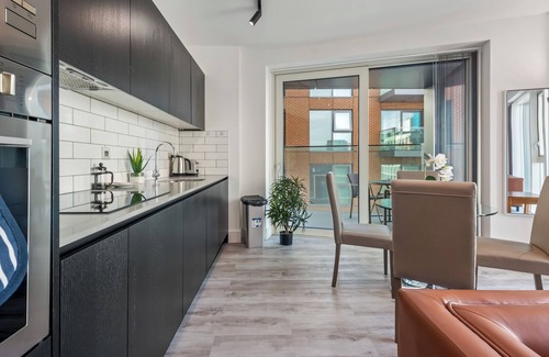 North Acton Apartamento | Amazing Two Bedroom in Icon Tower in North Acton by MySquare