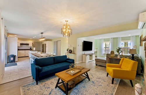 East Stroudsburg Villa | Amazing Vacation House in Poconos~HotTub~Game Room