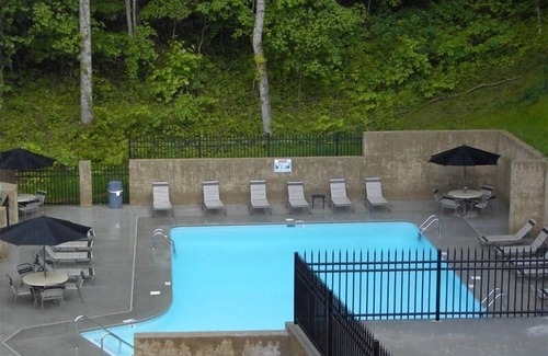 Gatlinburg - Pigeon Forge Cabina | ¡Increíble vista! Gran local-Un pequeño romance -Htub / Pooltbl / Jacuzzibl / Jczi