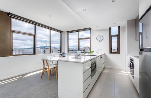 Barton Apartamento | Luxe 2 Bedroom Apartment in Barton