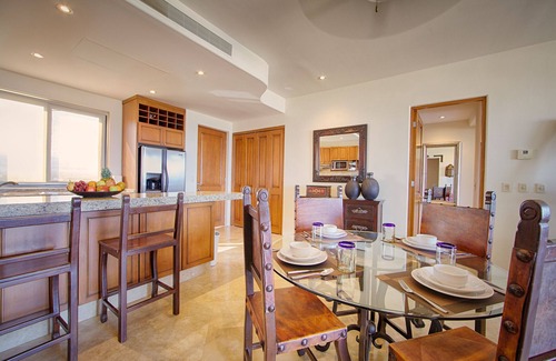 Downtown San Jose del Cabo Condominio | Master Suite 3BD / 3BTH con una vista increíble de la bahía de San José del Cabo.