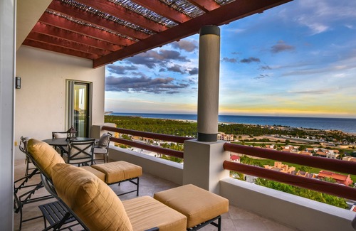 Downtown San Jose del Cabo Condominio | Master Suite 3BD / 3BTH con una vista increíble de la bahía de San José del Cabo.